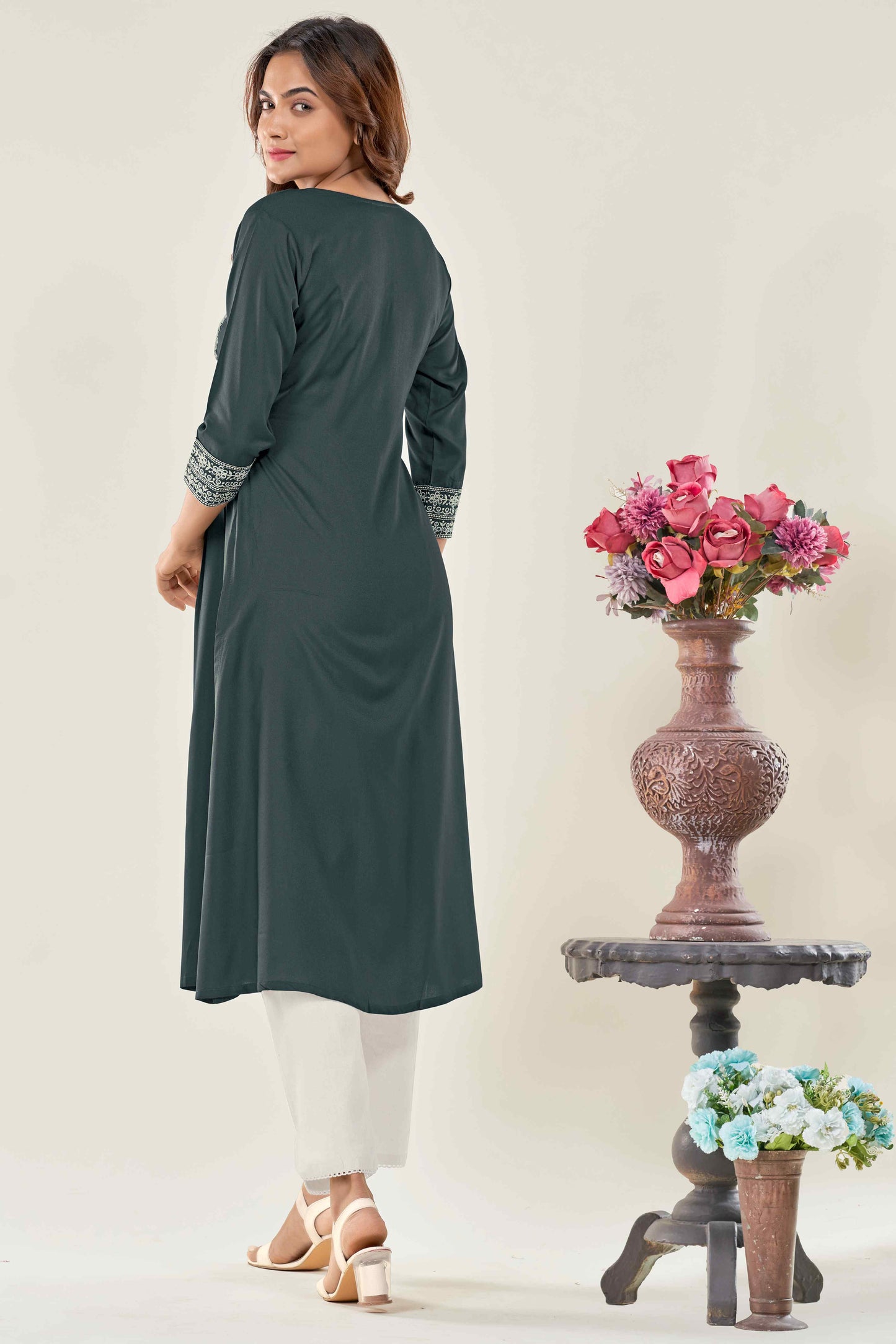 Women Grey Embroidered Viscose Rayon Straight Kurta