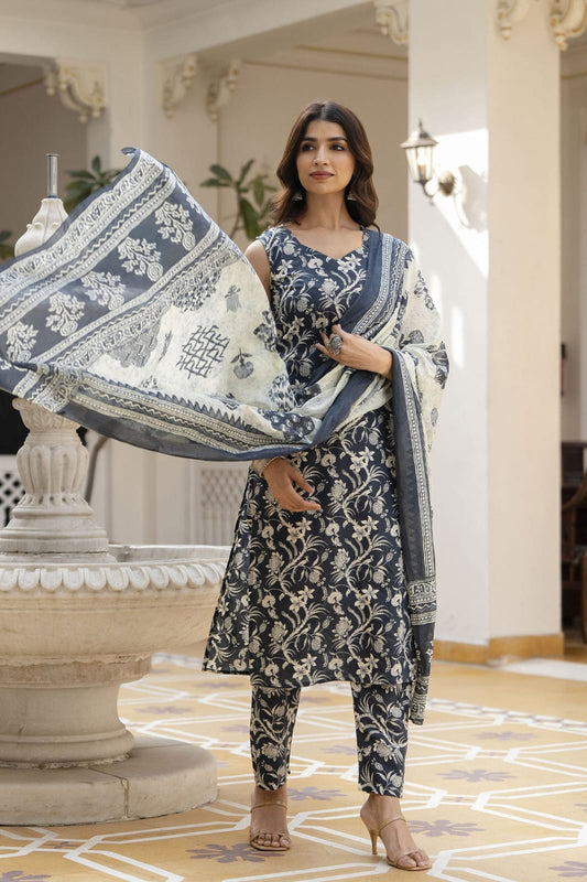 Woman grey paisely print straight kurta-trouser with Dupatta